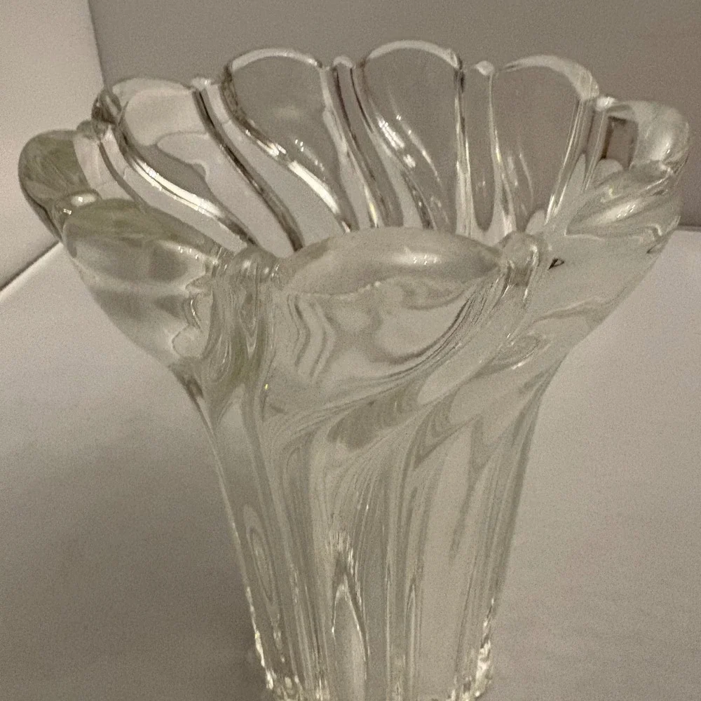 1990s Mikasa Clear Glass Swirl Vase Fluted‎ Petal Top Heavy Mid Century Modern